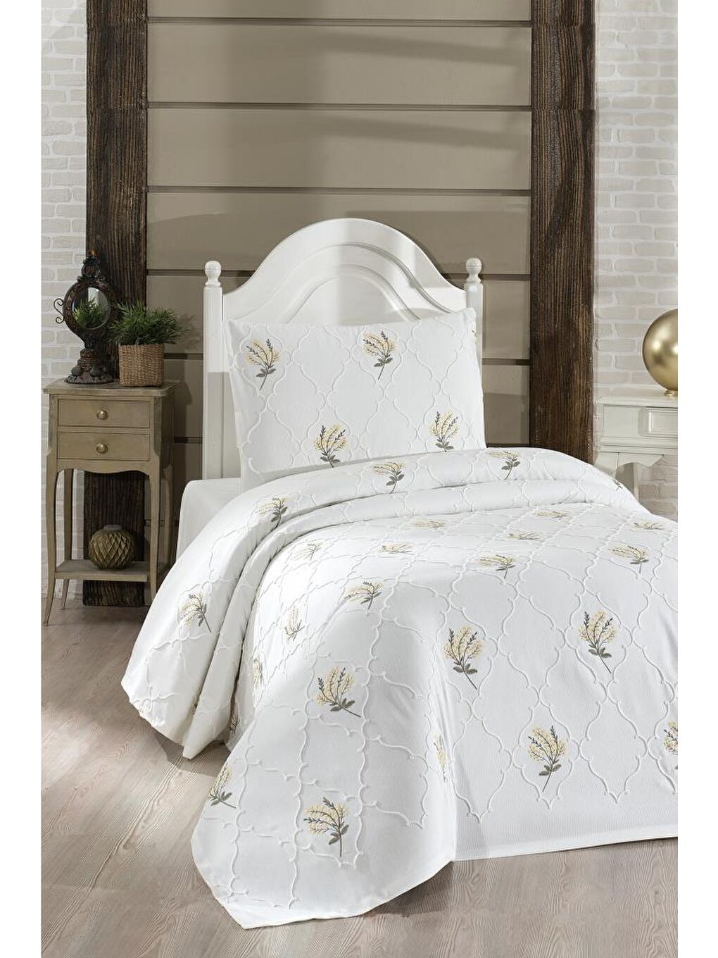 Karışık Bukata Nakışlı Şönil 2 Parça Tek Kişilik Yatak Örtüsü