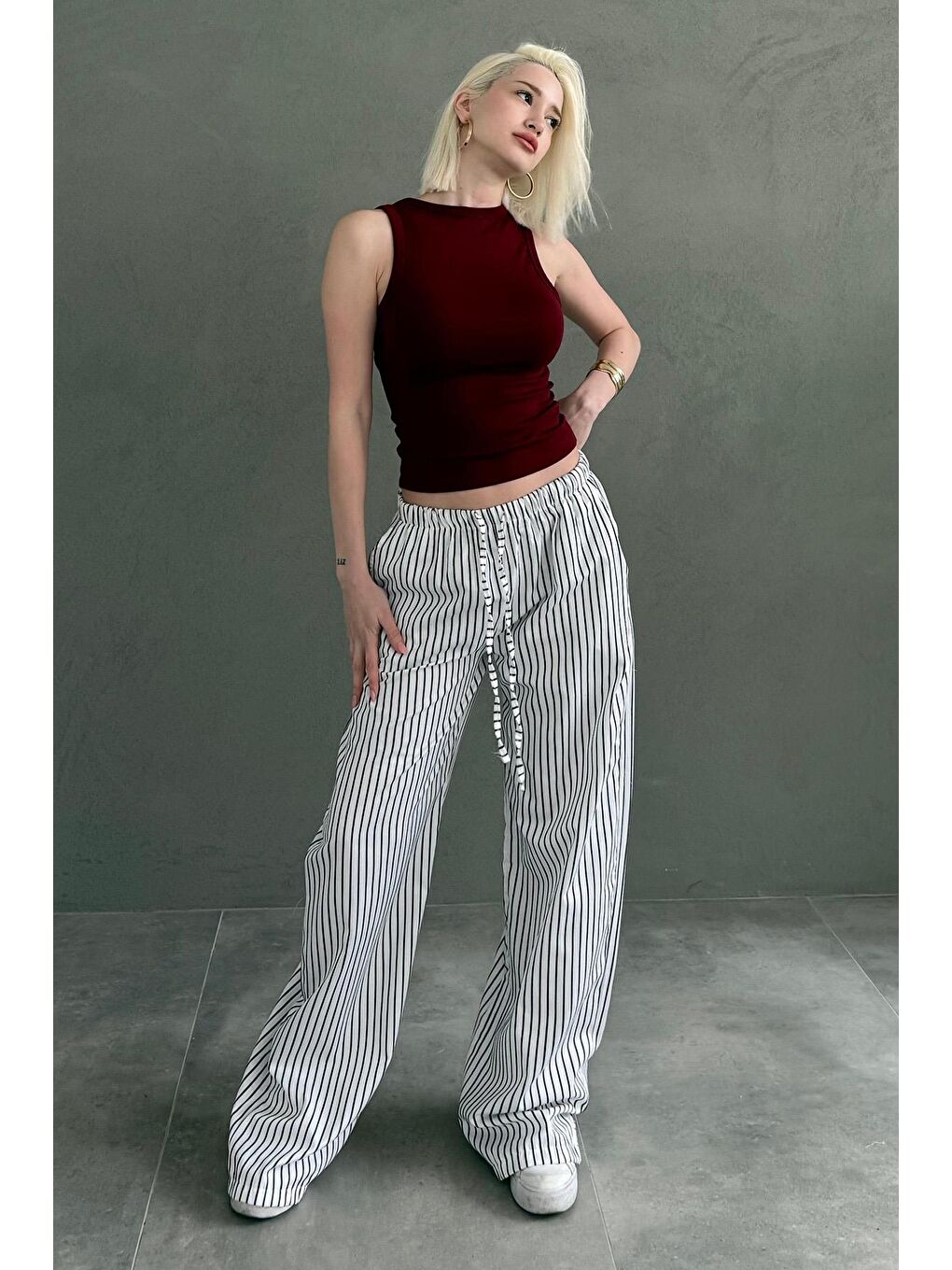 Beyaz Beli Ayarlanabilir Çizgili Cepli Bol Paça Kadın Pantolon Mg2312-3