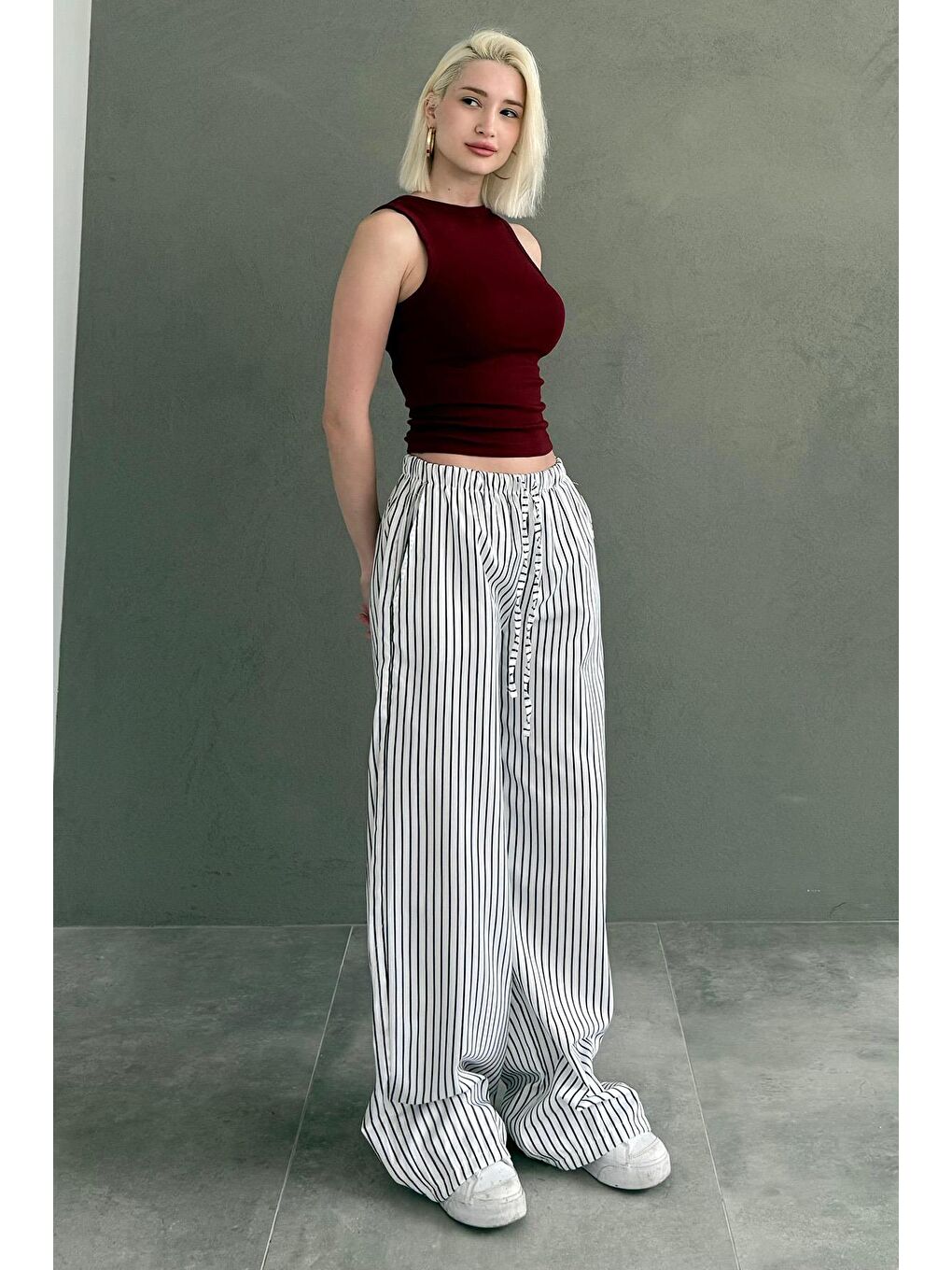 Beyaz Beli Ayarlanabilir Çizgili Cepli Bol Paça Kadın Pantolon Mg2312-4