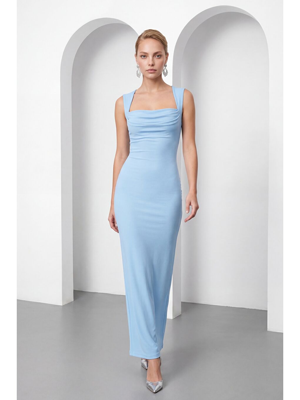 Kadın Bebe Mavi Kare Yaka Kolsuz Krep Davet Elbisesi-1