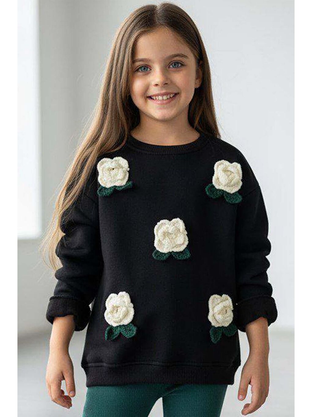 Kız Çocuk Üzeri Gül Figürlü 3 İplik Siyah Kazak Bol Kesim Skuba Kumaş Alt Üst Takım-1