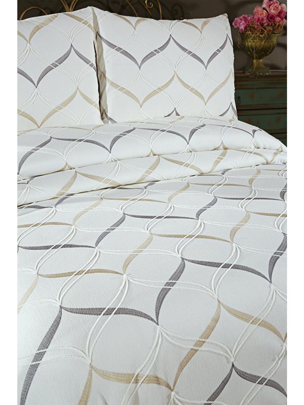 Karışık Yalina Nakışlı Şönil 3 Parça Çift Kişilik Yatak Örtüsü-1