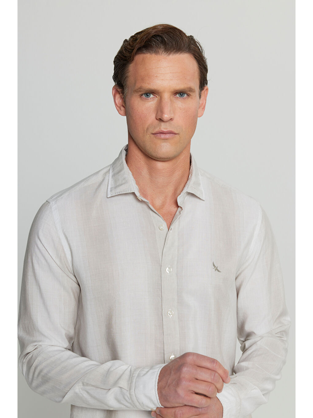 Erkek Bej Yumuşak Dokulu Keten Karışımlı Slim Fit Dar Kesim Klasik Yaka Çizgili Gömlek-3