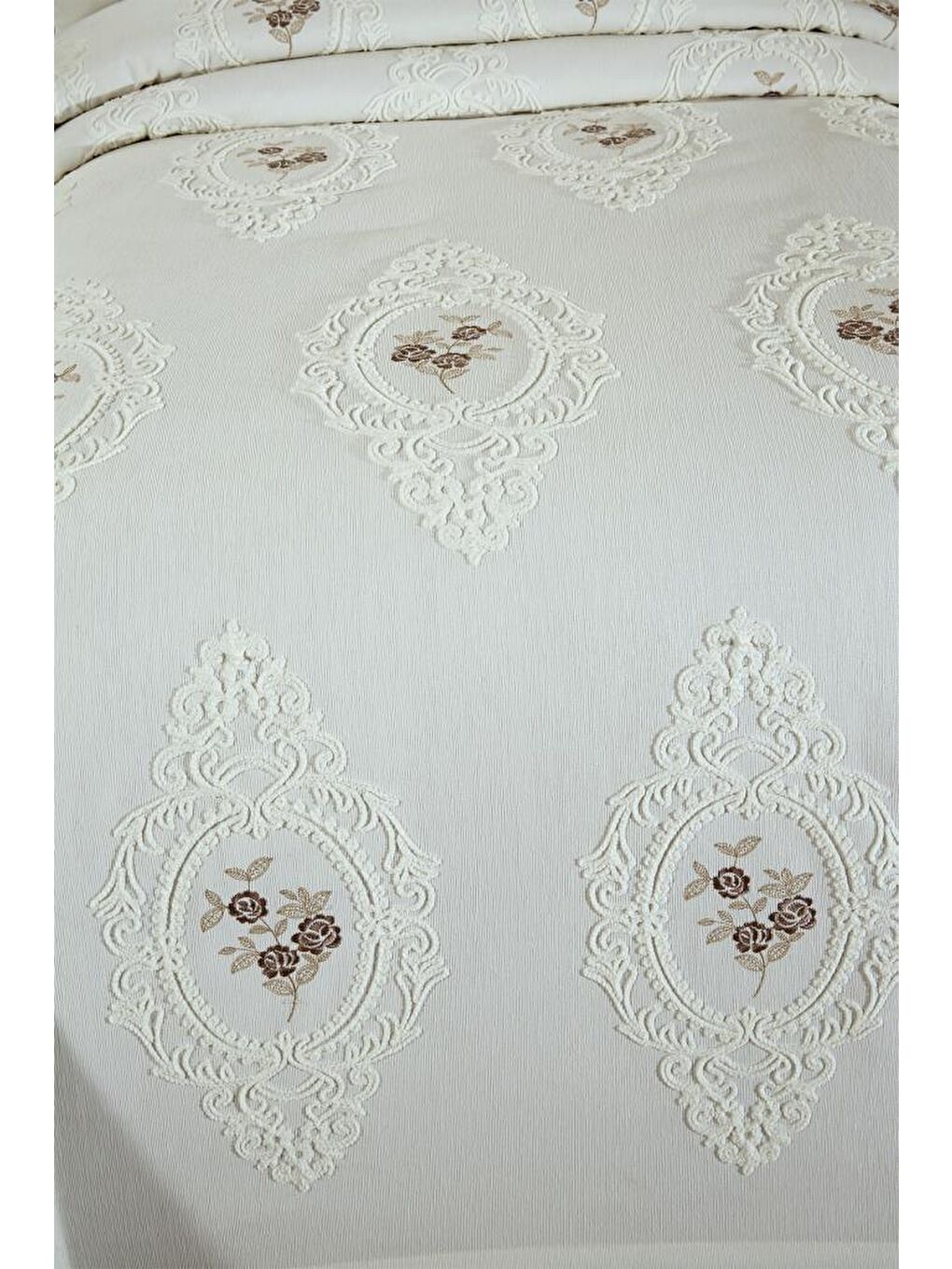 Gardenlove Nakışlı Şönil 2 Parça Tek Kişilik Yatak Örtüsü Bej-1