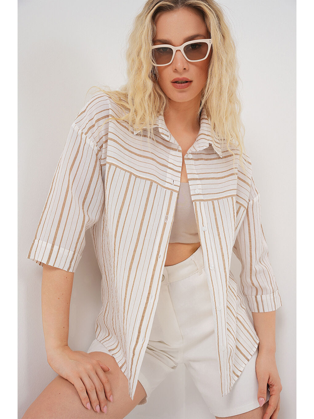 Ekru Kadın Çizgili Kısa Kol Gömlek 20344 - Krem