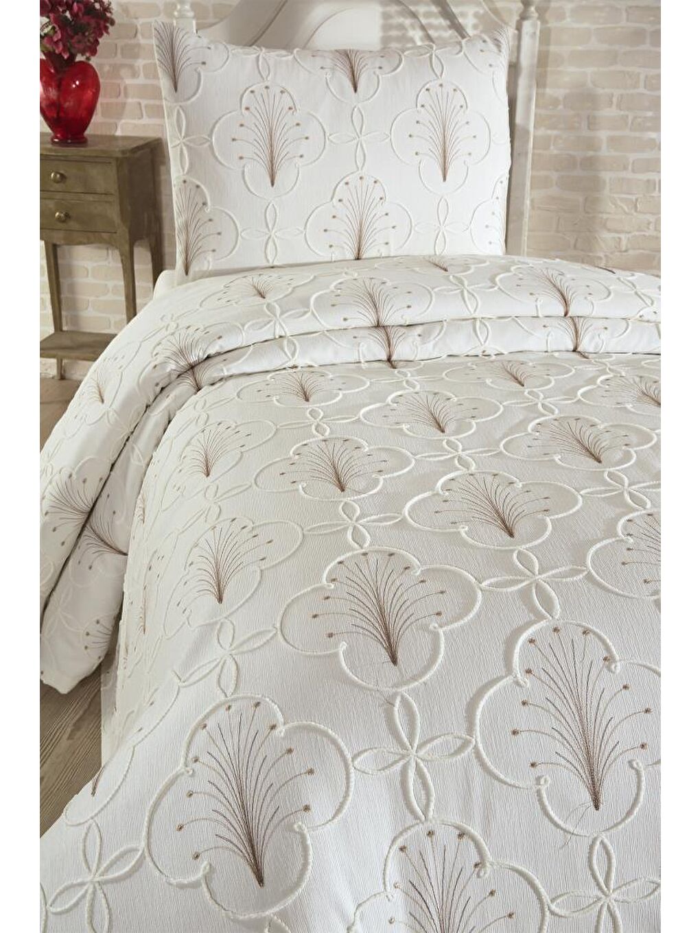 Karışık Sonay Nakışlı Şönil 2 Parça Tek Kişilik Yatak Örtüsü-2