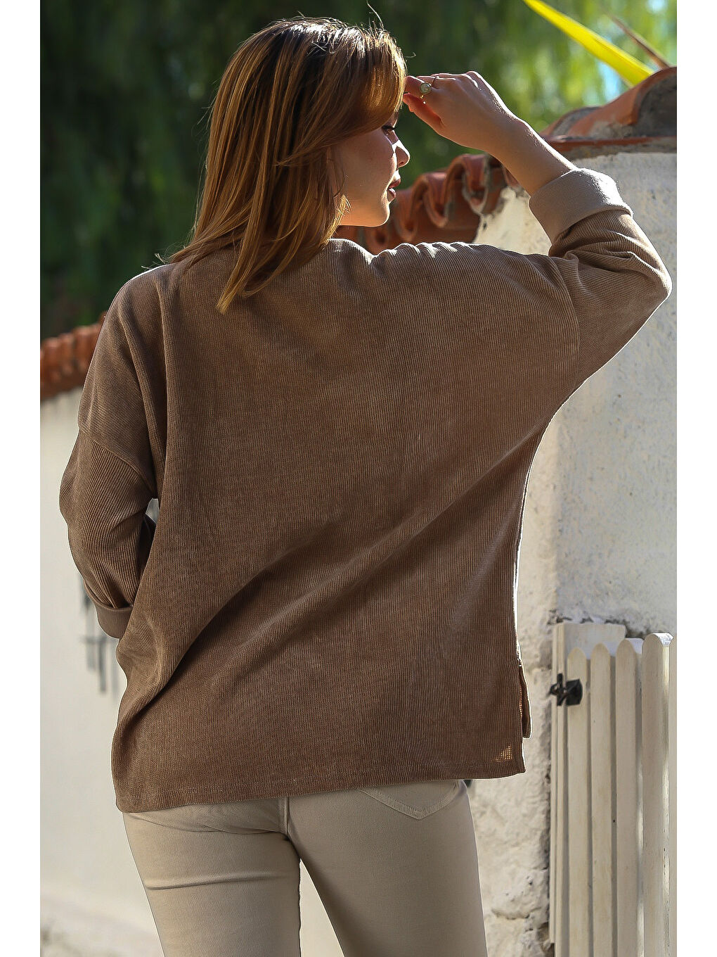 İtalyan Koyu Bej Havuz Yaka Uzun Kol Taşlı Kalp Aplikeli Casual Kadife Dokuma Sweatshirt 74 70-4