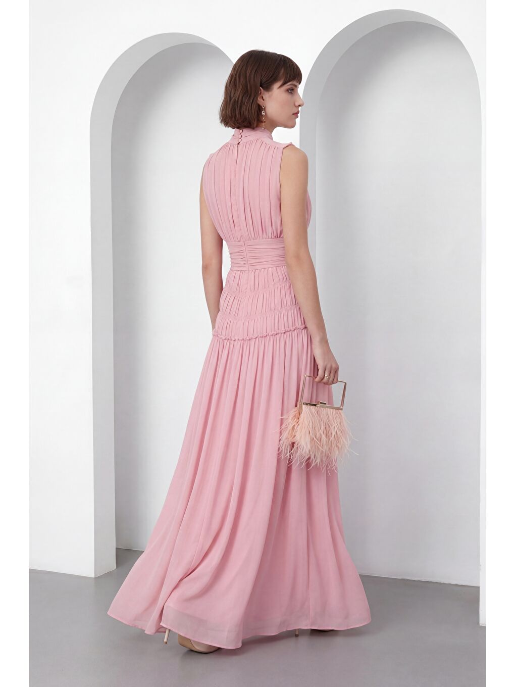 Kadın Pembe Dik Yaka Pileli Uzun Şifon Davet Elbisesi-5