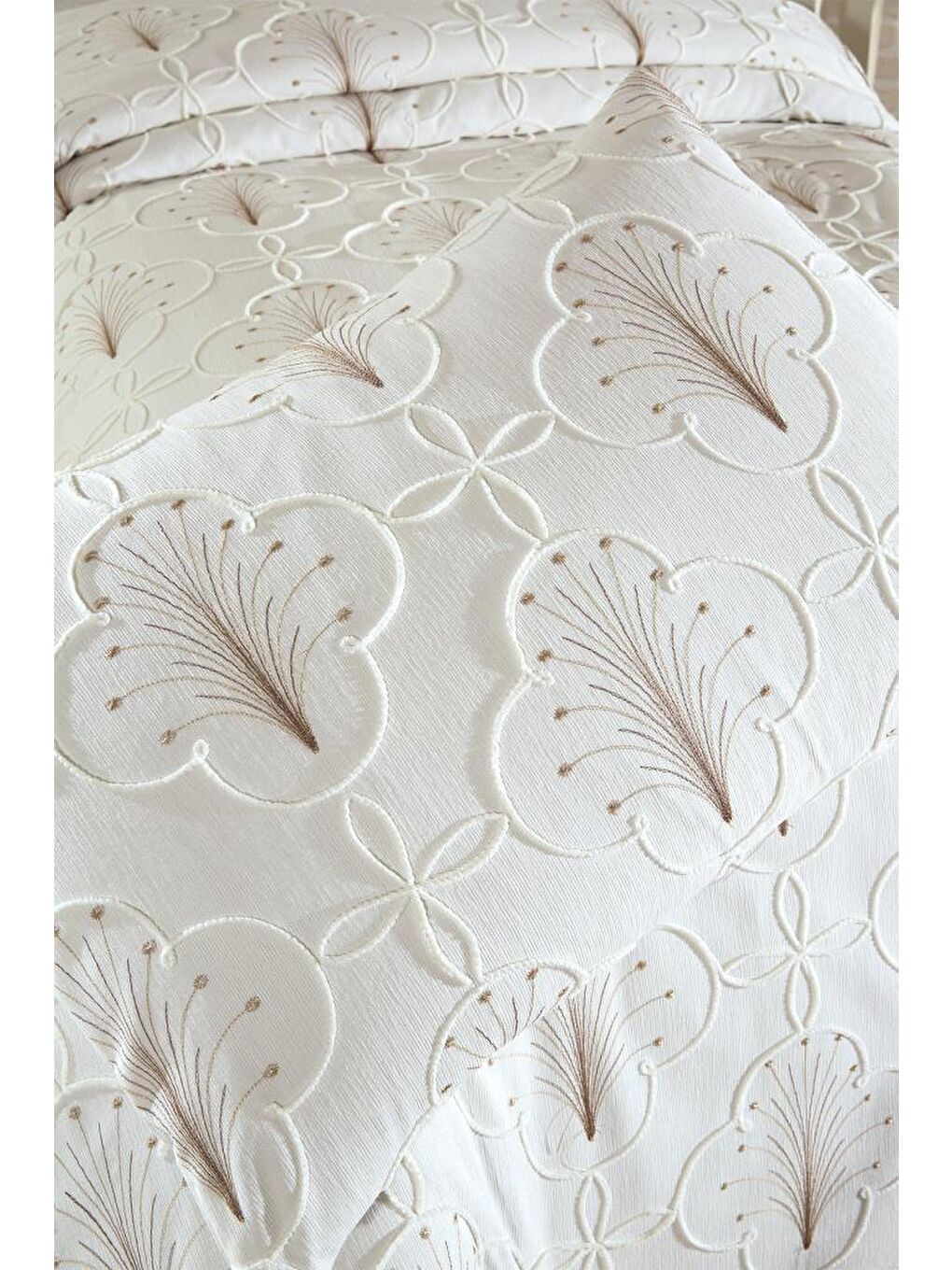 Karışık Sonay Nakışlı Şönil 2 Parça Tek Kişilik Yatak Örtüsü-4