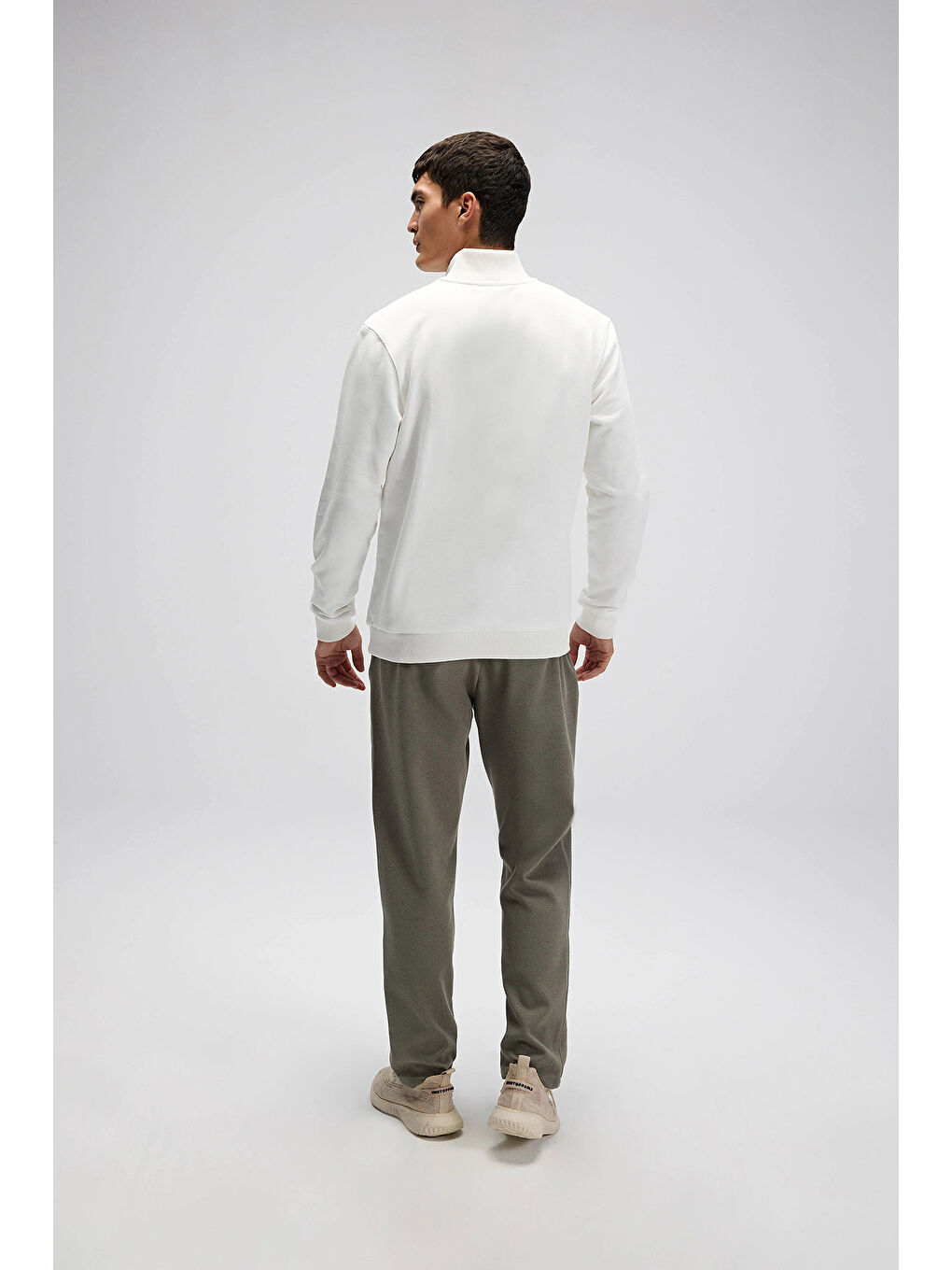 Beyaz Pamuklu Regular Fit Yarım Fermuarlı Dik Yaka Sweat EM580-OF-5