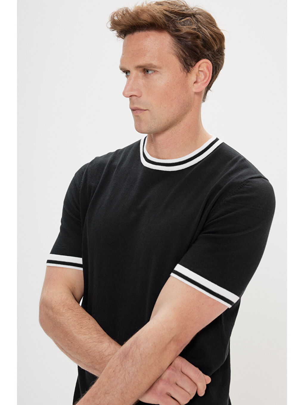 Erkek Siyah Standart Fit %100 Pamuk Bisiklet Yaka Triko Tişört-2