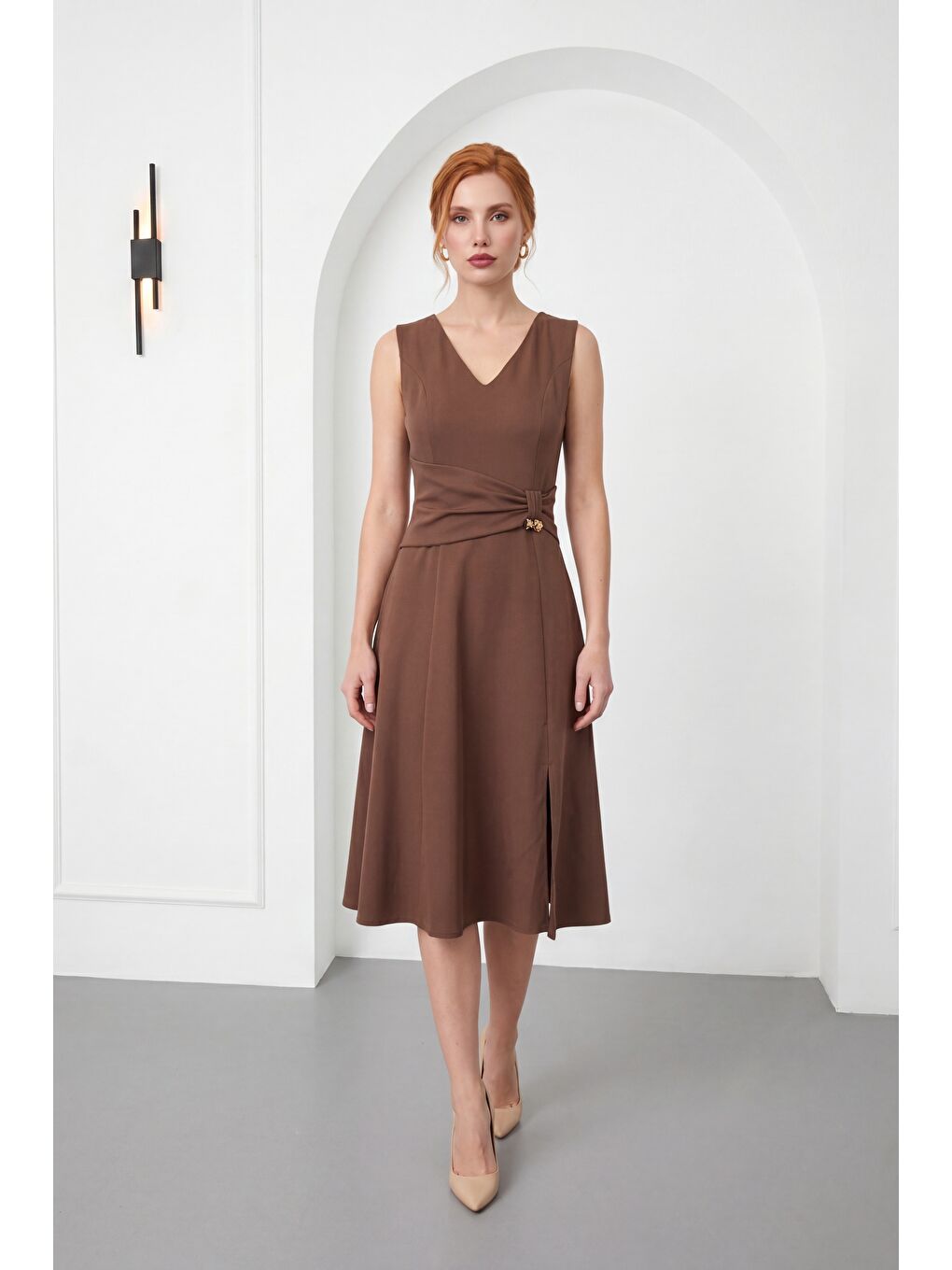 Kadın Kahverengi V Yaka Yırtmaçlı Midi Kloş Davet Elbisesi