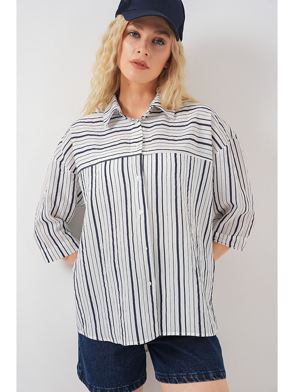 Kadın Çizgili Kısa Kol Gömlek 20344 - Siyah-2