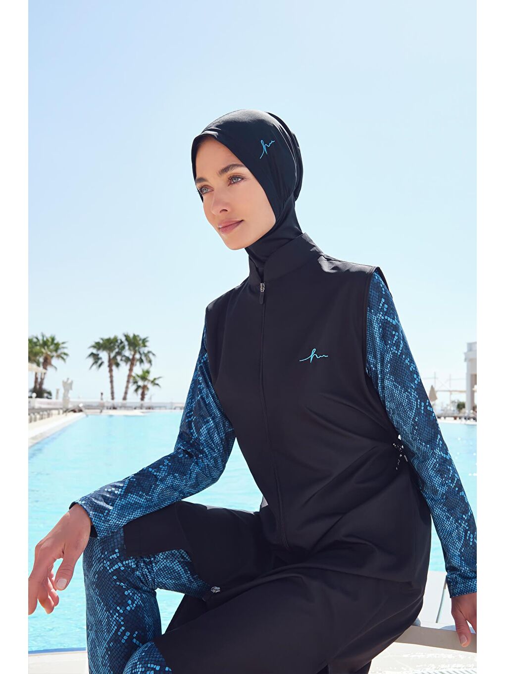 Mavi Desenli Siyah Jileli 4 Parça Tam Tesettür Mayo Takımı 3019-1