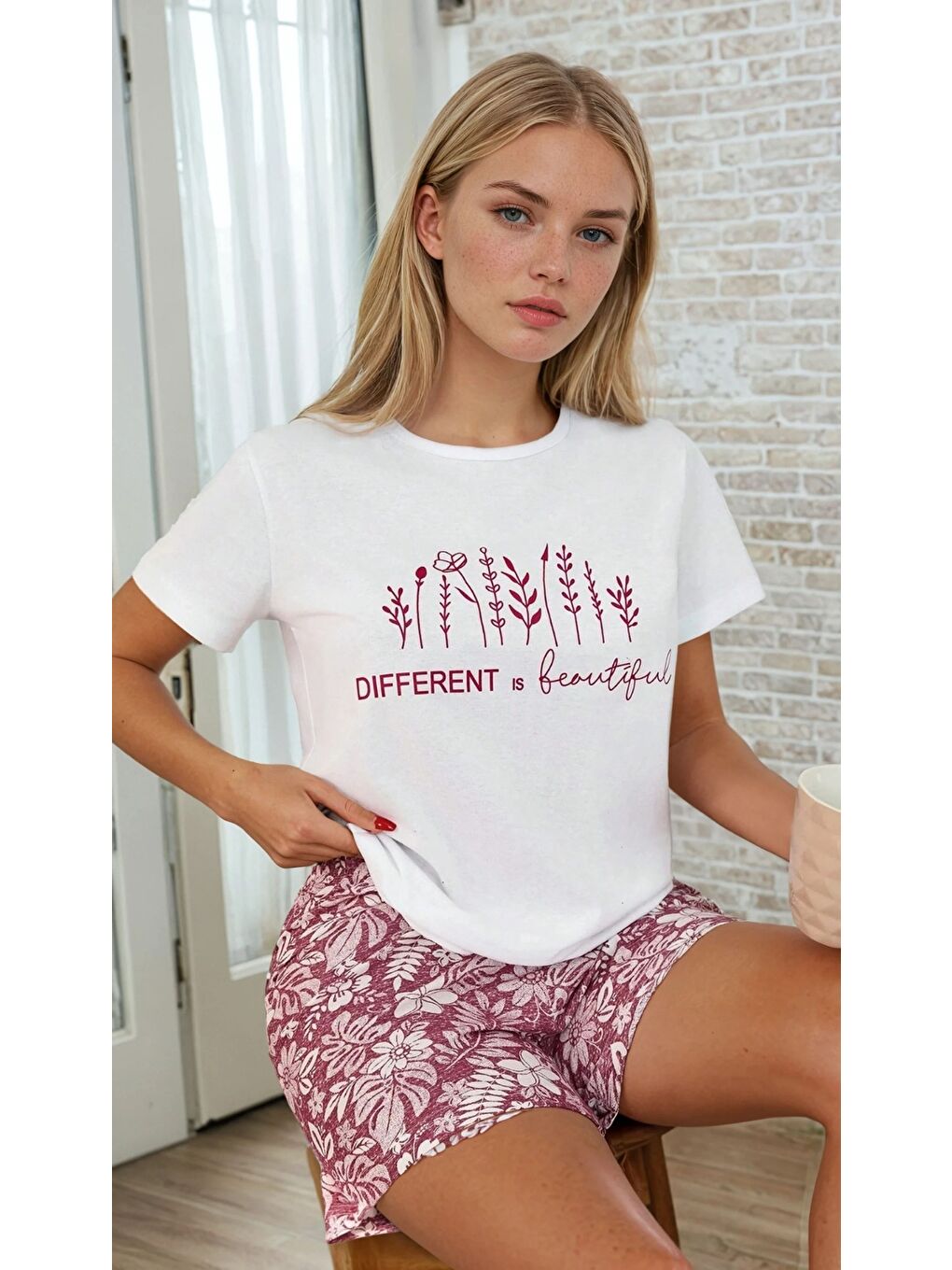 Beyaz Different is Beautiful Baskılı Şortlu Kadın Pijama Takımı