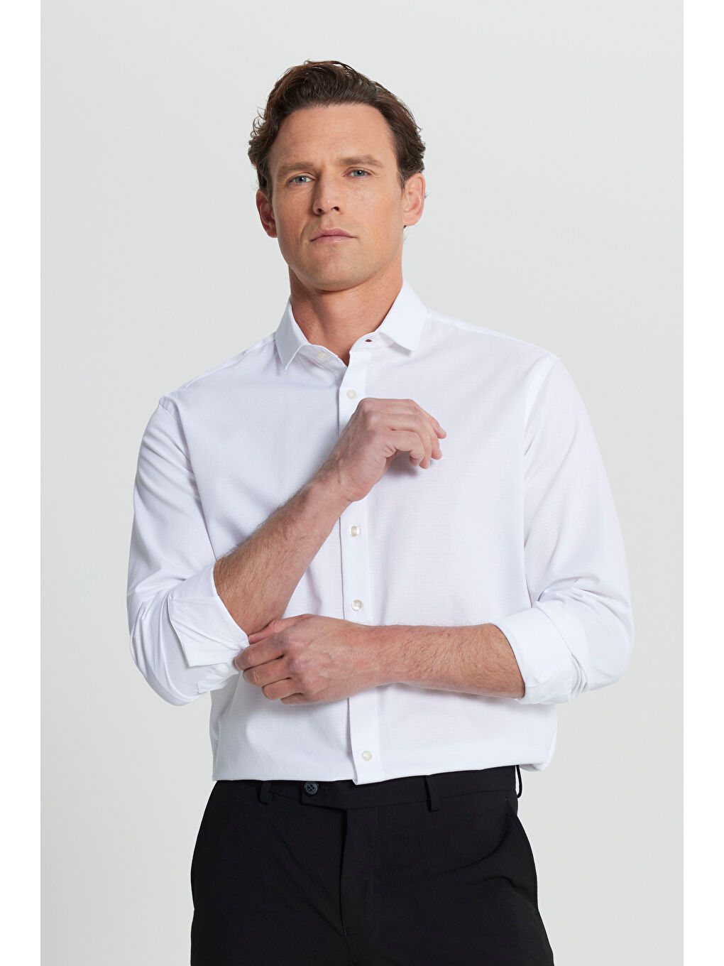 Erkek Beyaz %100 Pamuk Regular Fit Normal Kesim Küçük İtalyan Yaka Armürlü Gömlek-2