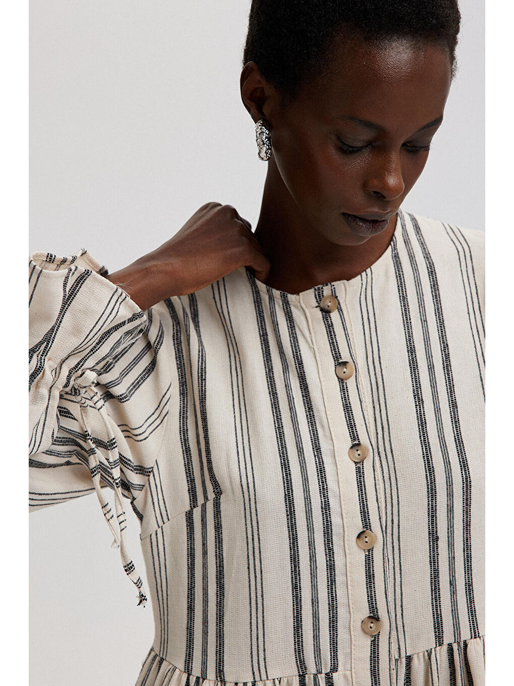 Bej Naturel Dokulu Çizgili Elbise-5