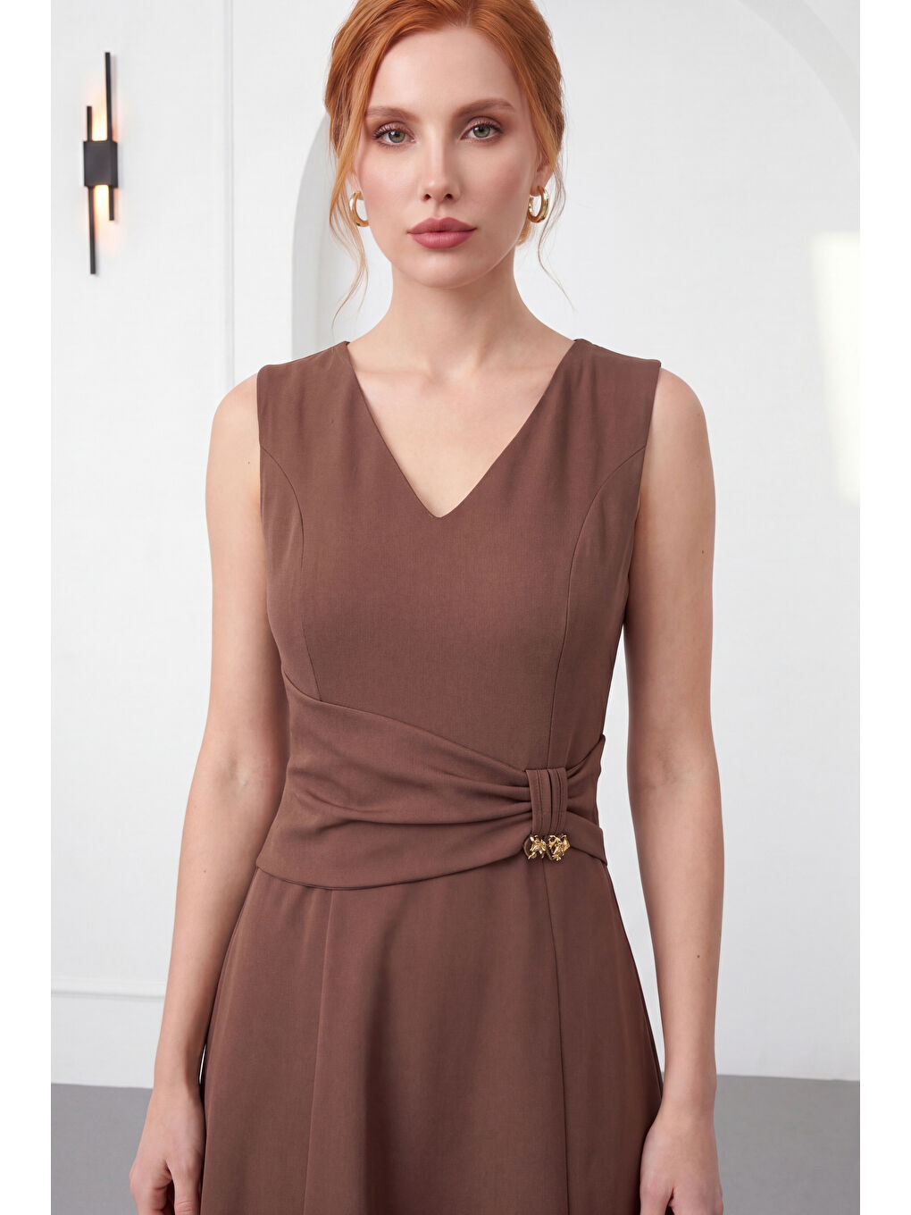 Kadın Kahverengi V Yaka Yırtmaçlı Midi Kloş Davet Elbisesi-2