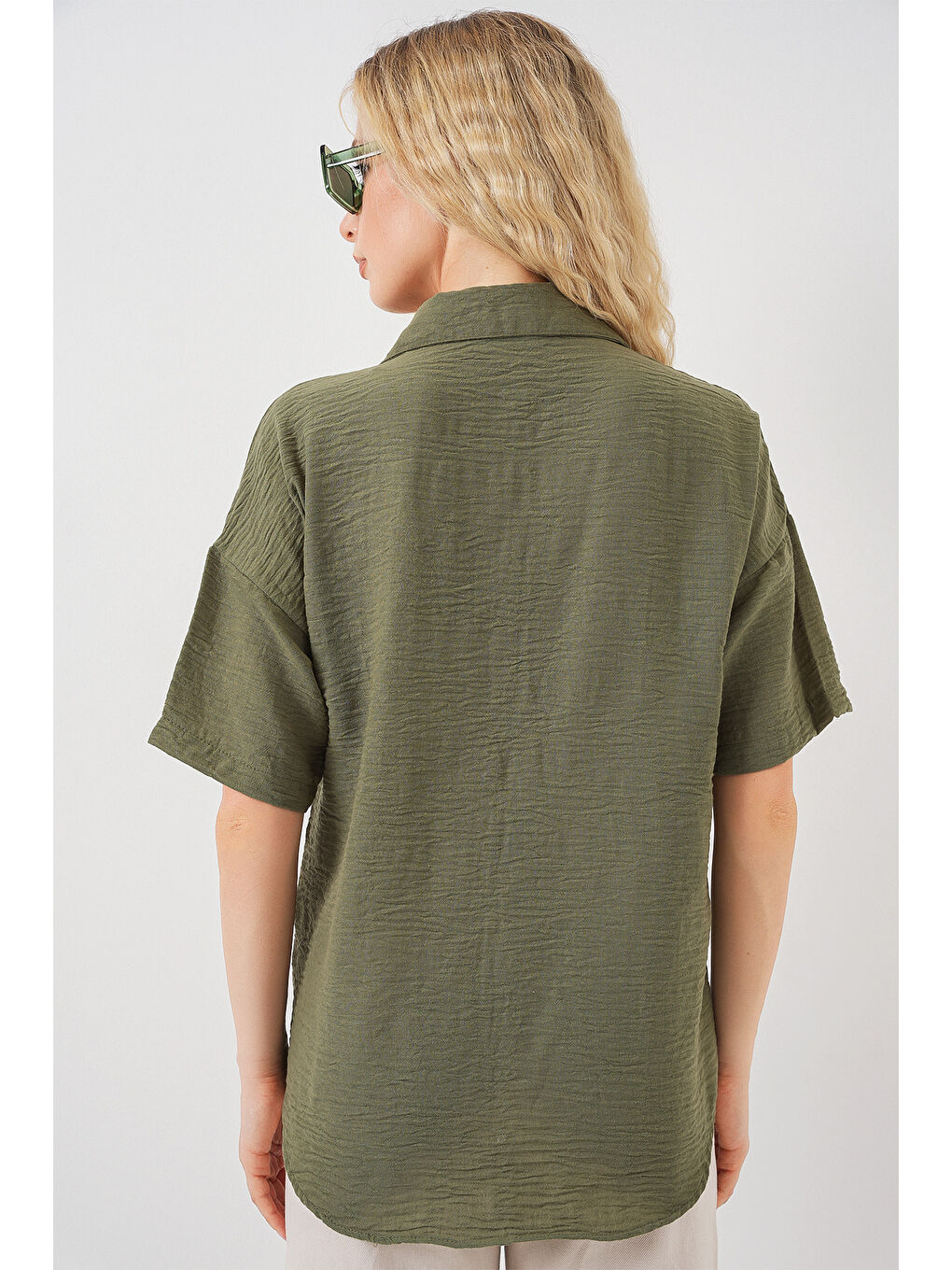 Kadın Kısa Kol Keten Görünümlü Gömlek 20336 - Haki-5