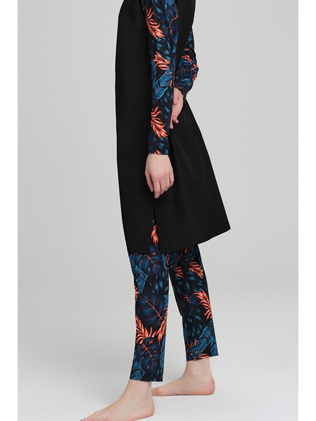 Renkli Yaprak Desenli Siyah Jileli 3 Parça Tam Tesettür Mayo Takımı 2229-3