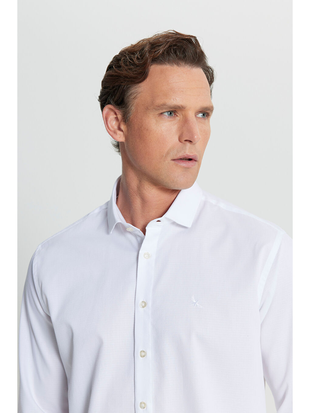 Erkek Beyaz %100 Pamuk Regular Fit Normal Kesim Küçük İtalyan Yaka Armürlü Gömlek-3