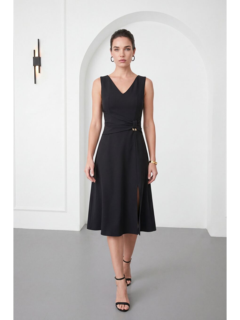 Kadın Siyah V Yaka Yırtmaçlı Midi Kloş Davet Elbisesi-1