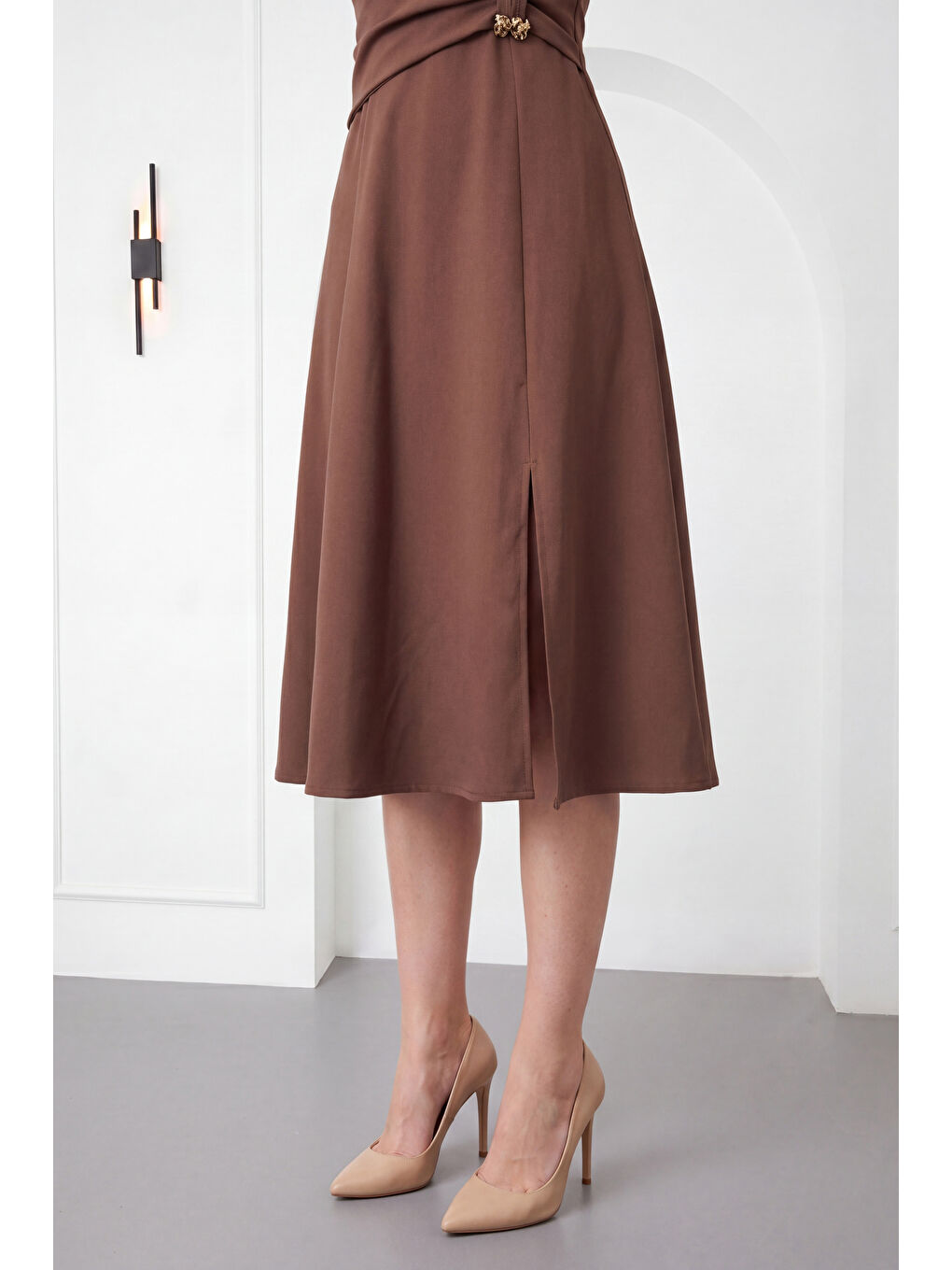 Kadın Kahverengi V Yaka Yırtmaçlı Midi Kloş Davet Elbisesi-3