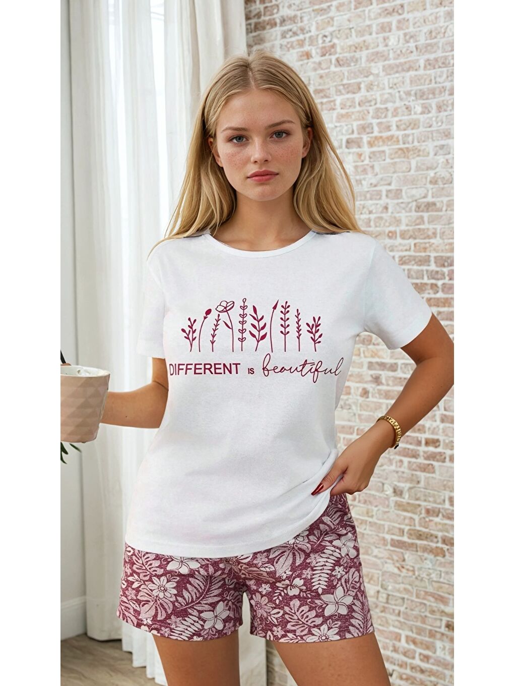 Beyaz Different is Beautiful Baskılı Şortlu Kadın Pijama Takımı-1