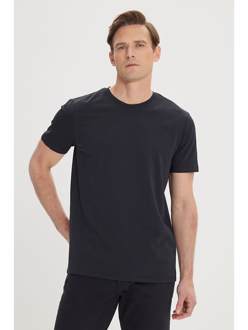 Erkek Siyah Slim Fit Dar Kesim Pamuklu Bisiklet Yaka Tişört-2