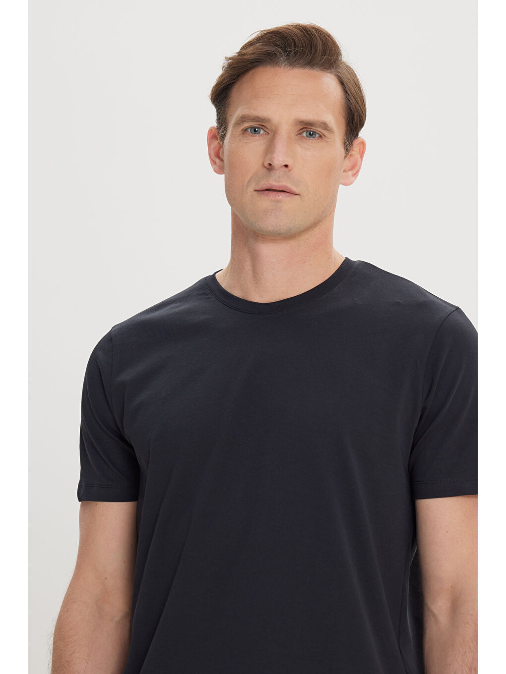 Erkek Siyah Slim Fit Dar Kesim Pamuklu Bisiklet Yaka Tişört-3