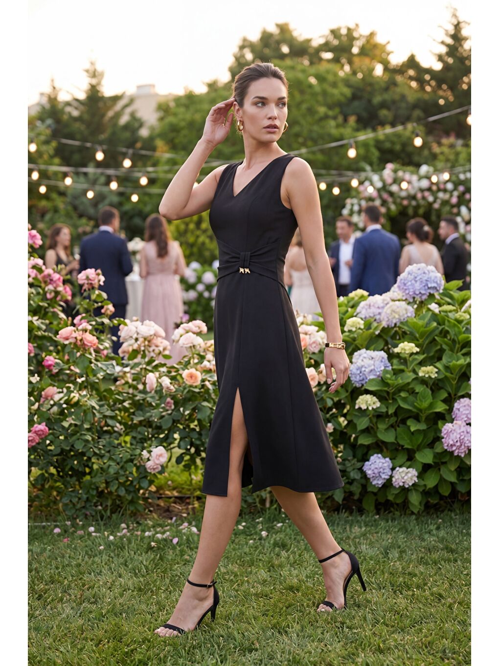 Kadın Siyah V Yaka Yırtmaçlı Midi Kloş Davet Elbisesi-4