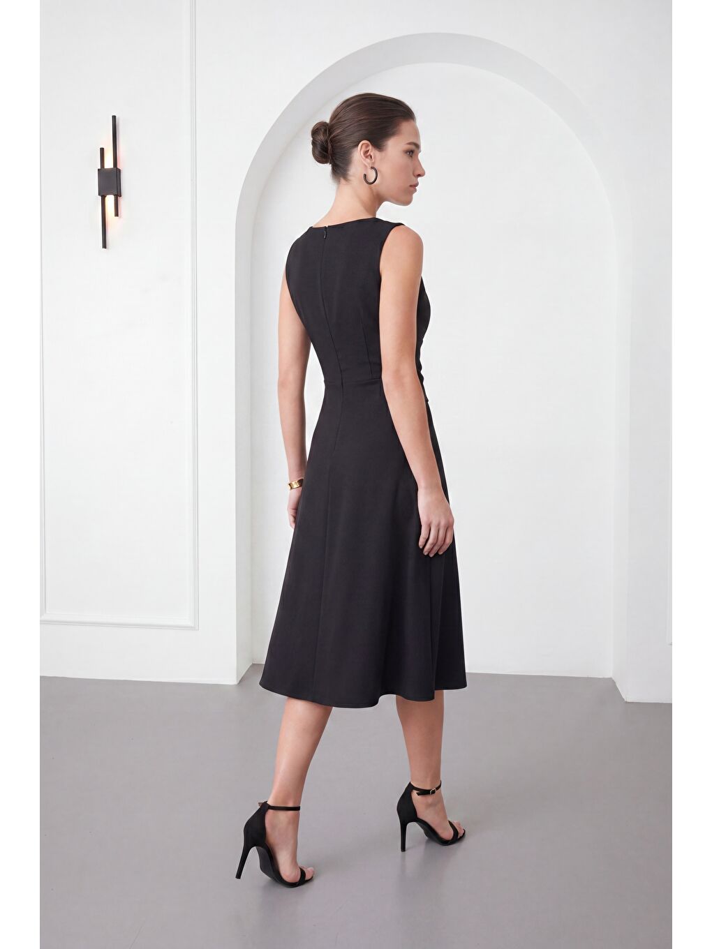 Kadın Siyah V Yaka Yırtmaçlı Midi Kloş Davet Elbisesi-5