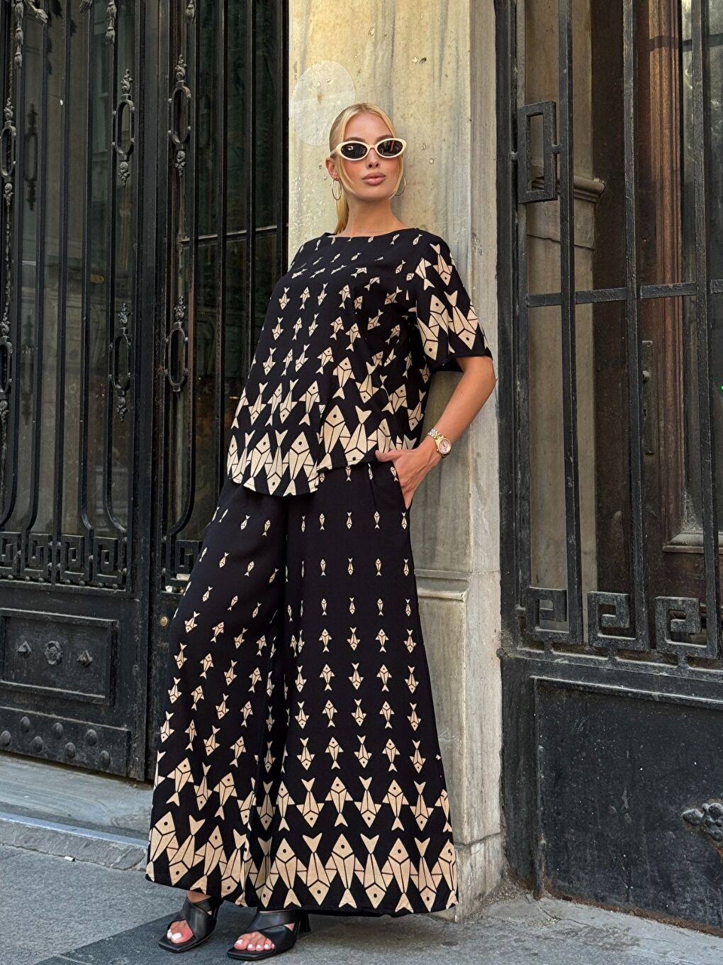 Siyah Viskon Kumaş Desenli Bol Paça Alt Üst Takım-1