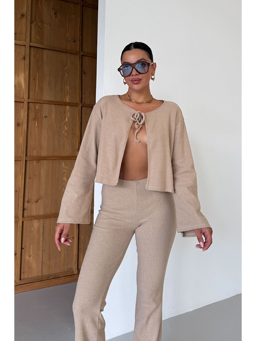 Kadın Bej Önden Bağcık Detay Fitilli Crop Pantolon Takım-1