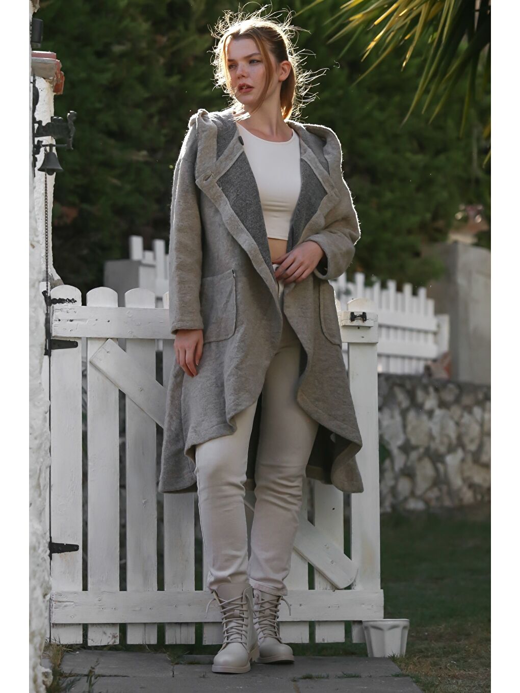 İtalyan Bej Kapüşonlu Uzun Kol Yaka Kapaması Düğmeli Cepli Kaşe Oversize Dokuma Kaban 90 70-3