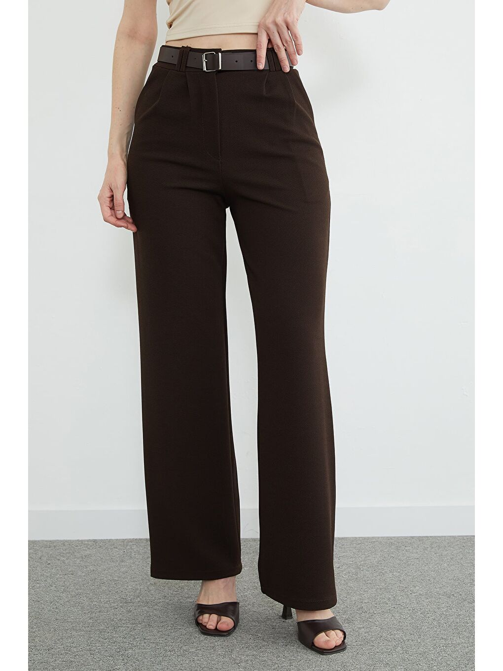 Kahverengi Kemer Detaylı Pileli Palazzo Pantolon-1