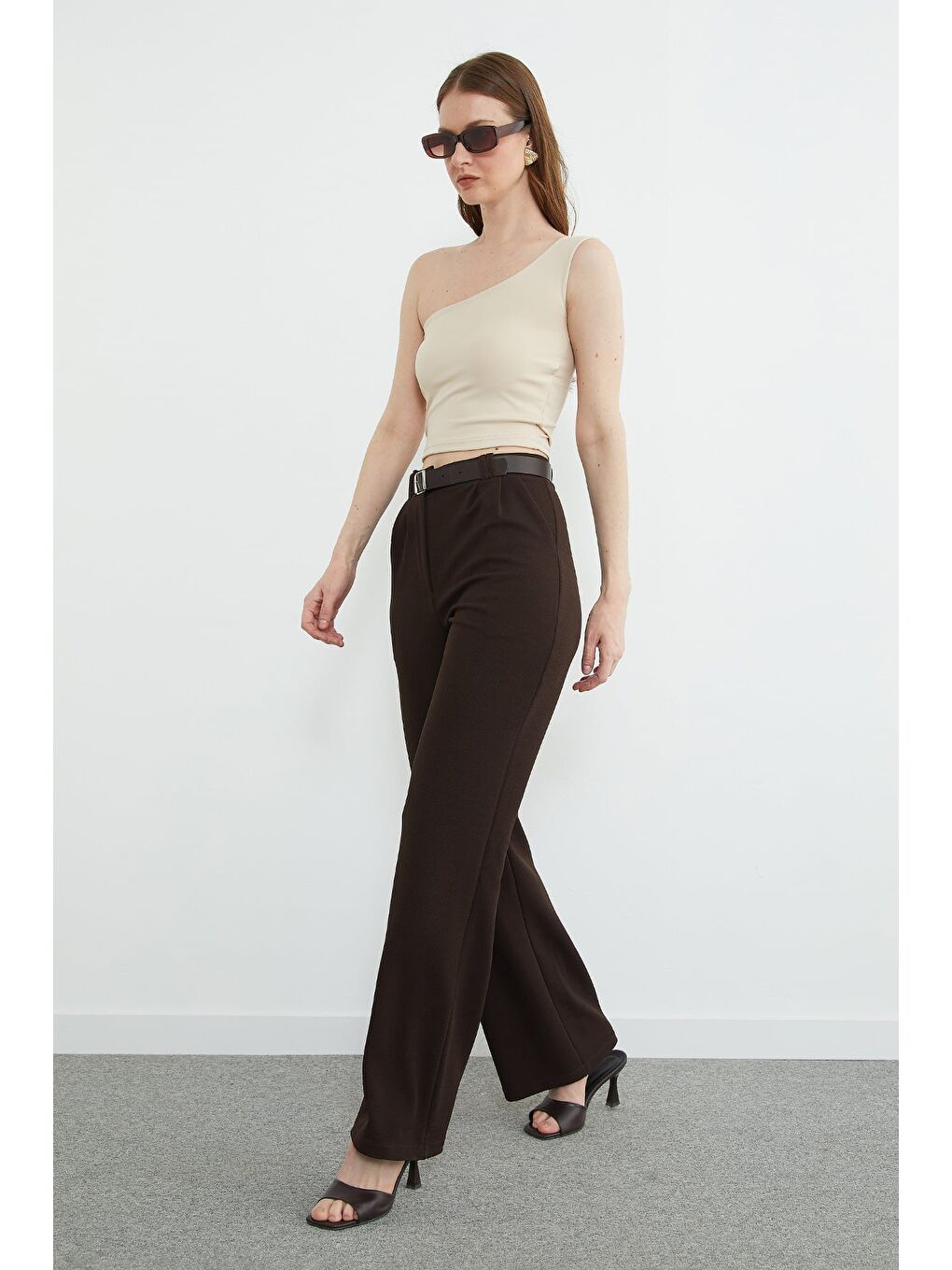 Kahverengi Kemer Detaylı Pileli Palazzo Pantolon-2