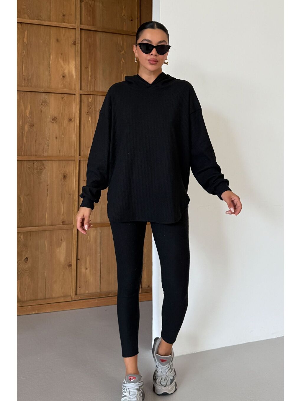 Kadın Siyah Oval Bel Detay Fitilli Kapüşonlu Taytlı İnterlok Takım