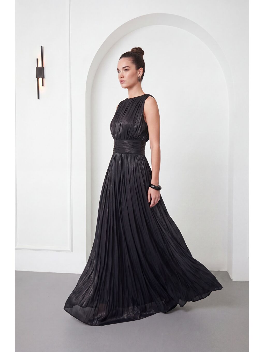 Kadın Siyah Bisiklet Yaka Pileli Uzun Davet Elbisesi