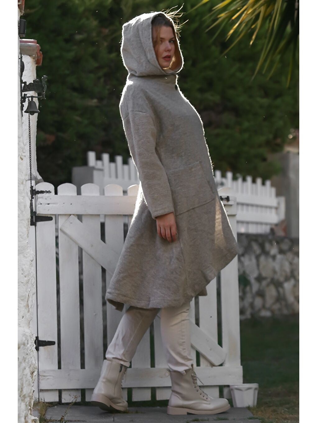 İtalyan Bej Kapüşonlu Uzun Kol Yaka Kapaması Düğmeli Cepli Kaşe Oversize Dokuma Kaban 90 70-7