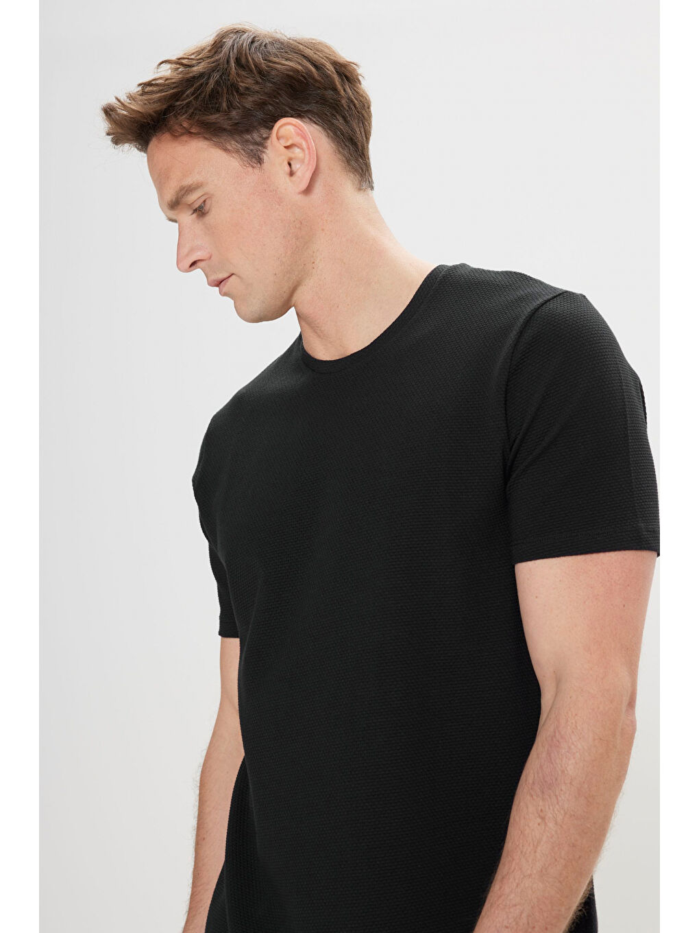 Erkek Siyah Slim Fit Bisiklet Yaka Kısa Kollu Yumuşak Tuşeli Basic Tişört-2