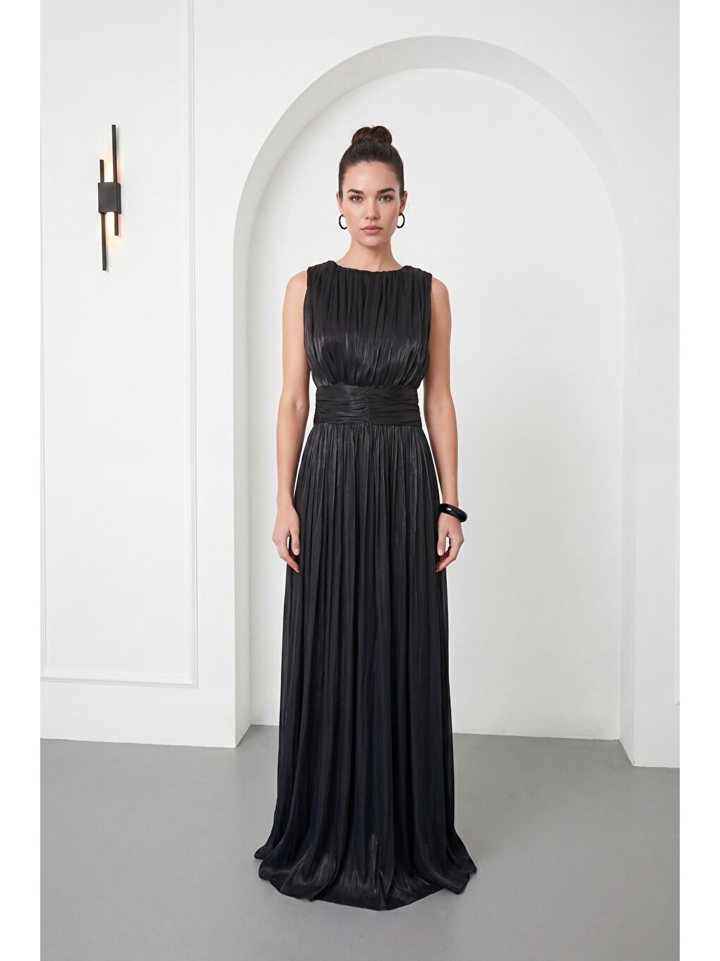 Kadın Siyah Bisiklet Yaka Pileli Uzun Davet Elbisesi-1