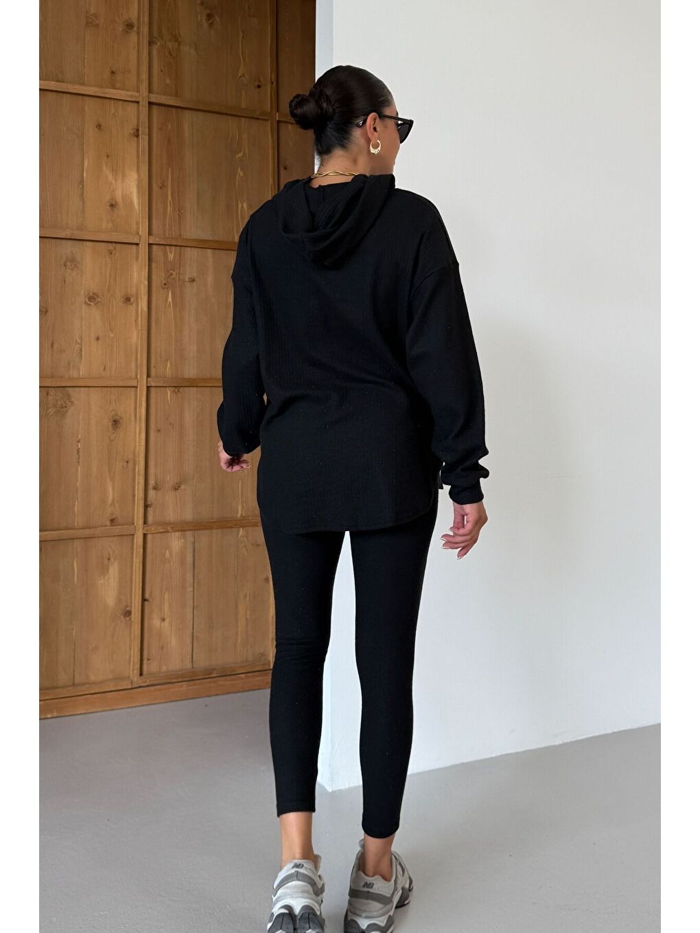 Kadın Siyah Oval Bel Detay Fitilli Kapüşonlu Taytlı İnterlok Takım-1