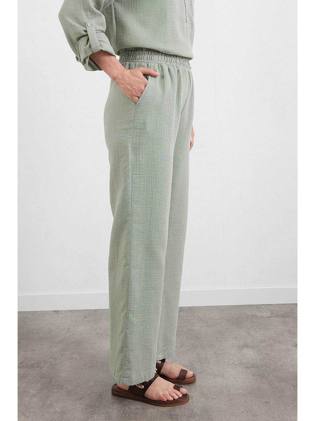 Turkuaz Beli Lastikli Cepli Müslin Kumaş Pantolon-2