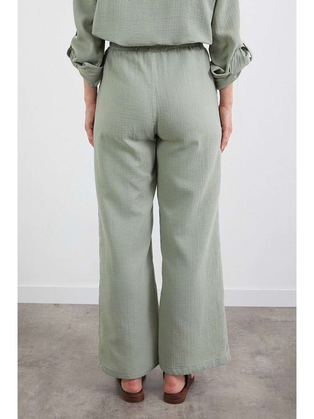 Turkuaz Beli Lastikli Cepli Müslin Kumaş Pantolon-3