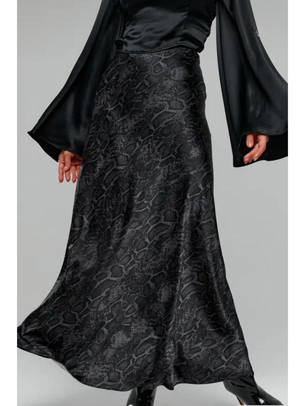 Siyah Desenli Saten Kadın Uzun Etek Mg2333-7