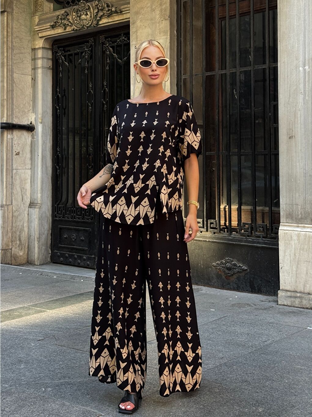 Siyah Viskon Kumaş Desenli Bol Paça Alt Üst Takım-4