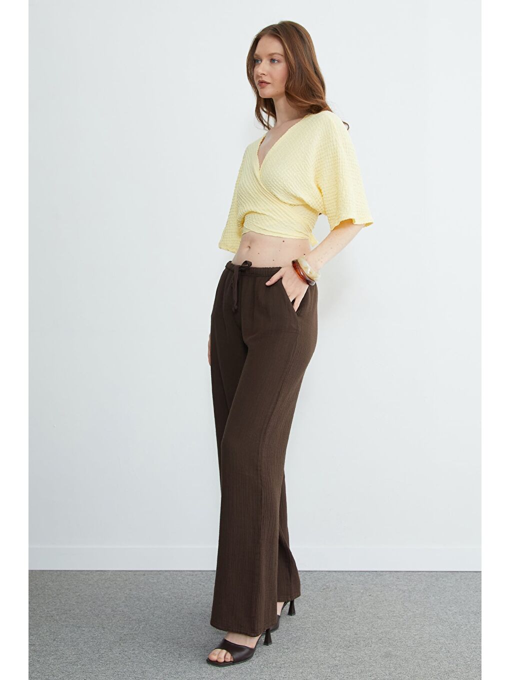 Kahverengi Beli Bağlamalı Müslin Kumaş Palazzo Pantolon-1