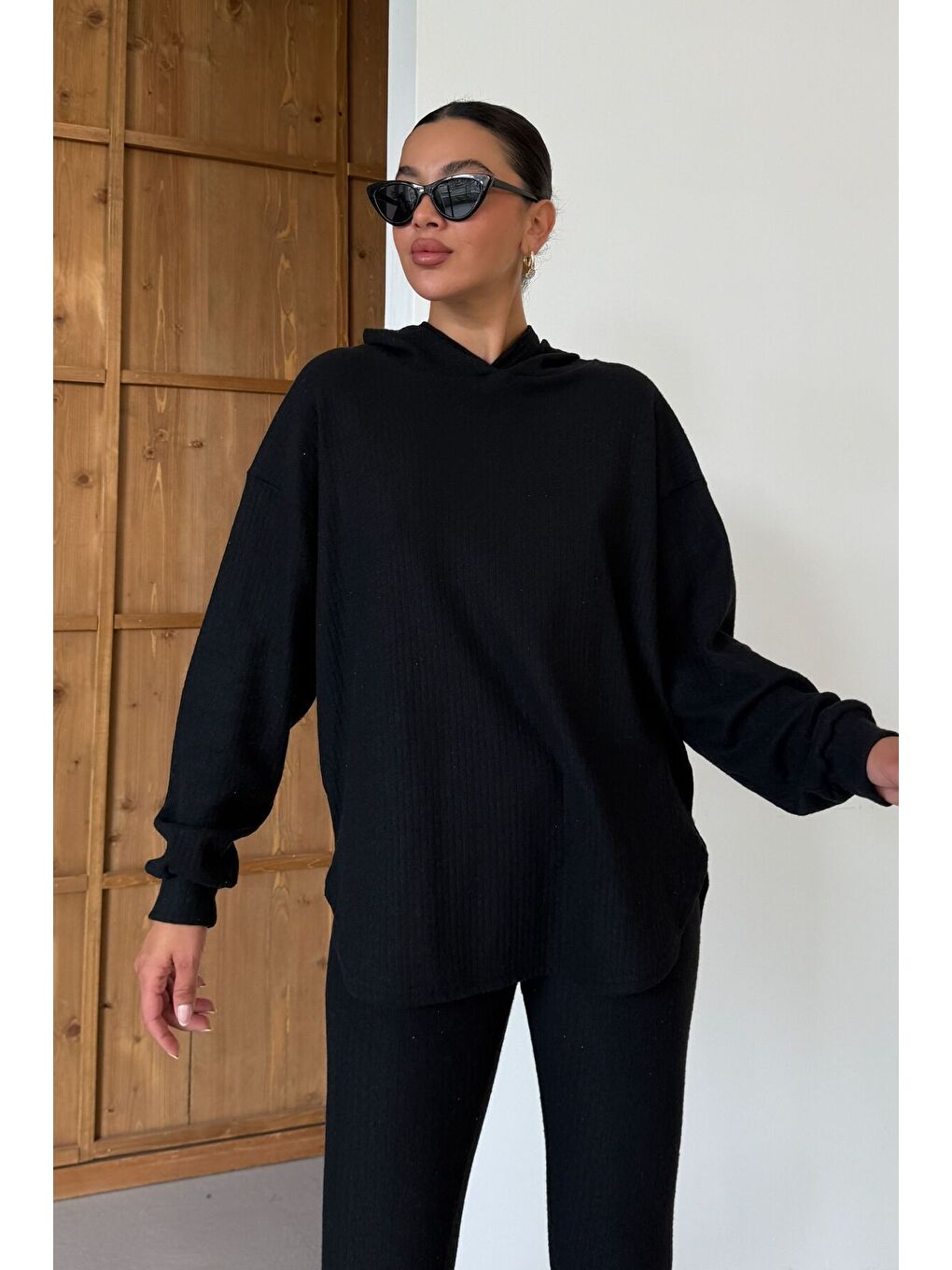 Kadın Siyah Oval Bel Detay Fitilli Kapüşonlu Taytlı İnterlok Takım-3