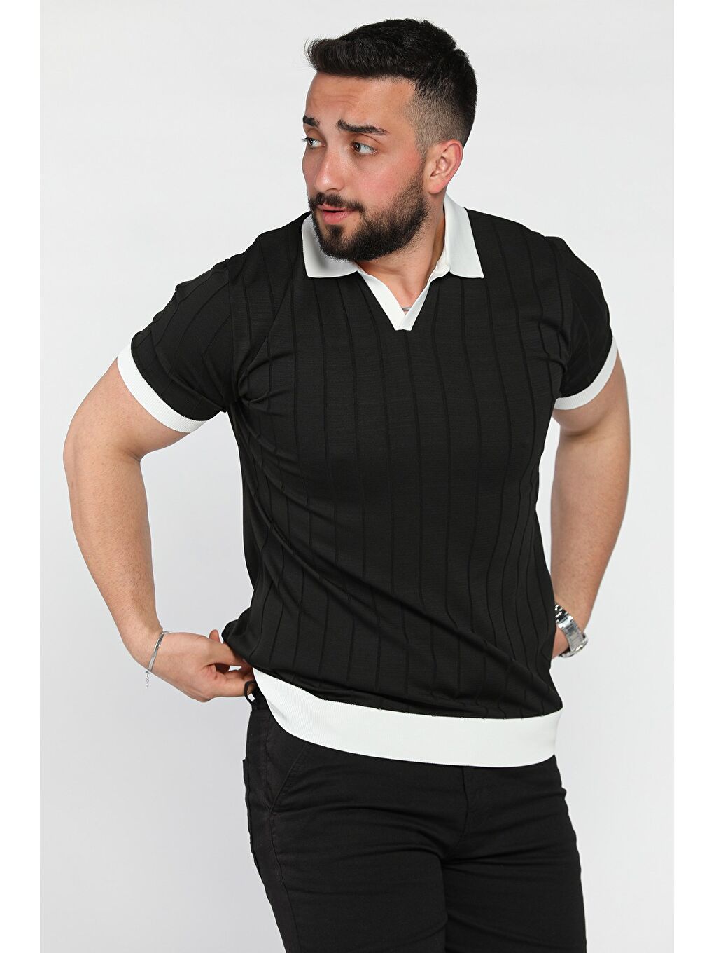 Siyah Erkek Polo Yaka Kendinden Çizgi Desenli Renk Garnili Triko Tişört-1